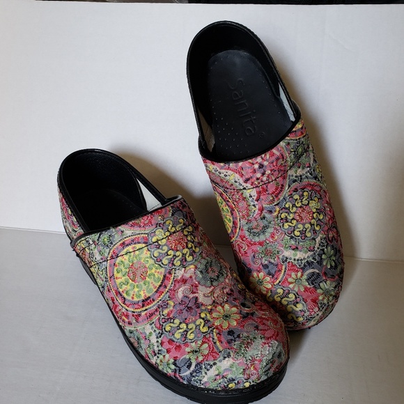 sanita floral clogs